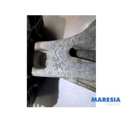 Peugeot - 2008 - Motorsteun