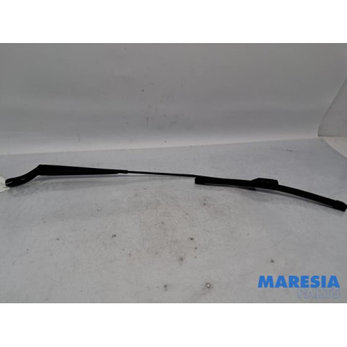 Peugeot - 2008 - Scheibenwischerarm vorne