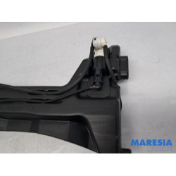 Citroen - C4 Picasso - Ruitensproeiertank voor