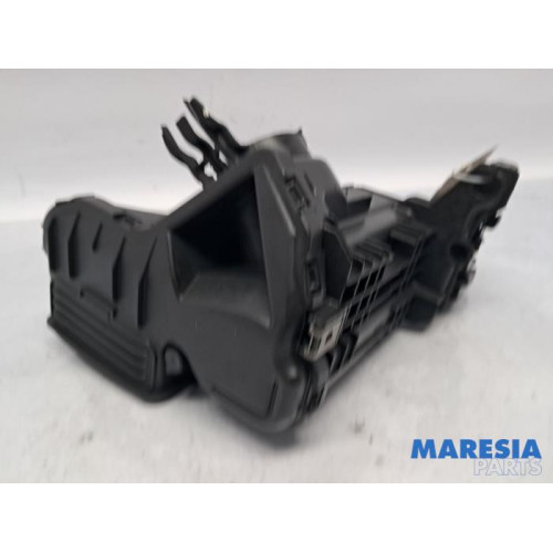 Citroen - C4 Picasso - Resonance housing