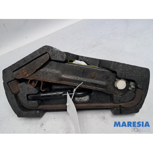 Citroen - C1 - Ensemble cric