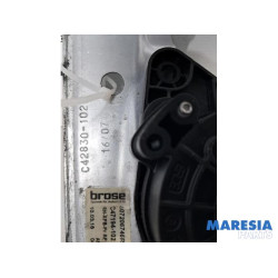 Renault - Megane - Mécanique vitre 4portes avant droite