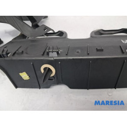 Renault - Megane - Stoßstangenstütze mitte hinten