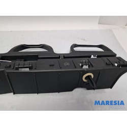 Renault - Megane - Stoßstangenstütze mitte hinten