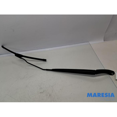 Renault - Megane - Scheibenwischerarm vorne