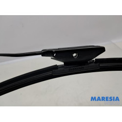 Renault - Megane - Front wiper arm