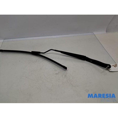 Renault - Megane - Scheibenwischerarm vorne