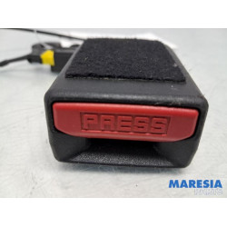 Citroen - C4 Picasso - Insertion ceinture de sécurité arrière droite