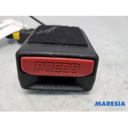 Citroen - C4 Picasso - Insertion ceinture de sécurité arrière centre