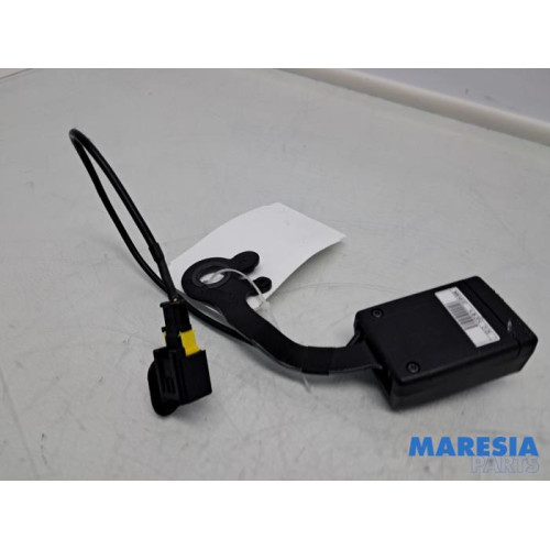 Citroen - C4 Picasso - Rear seatbelt buckle, centre