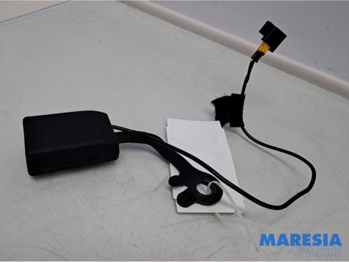 Citroen - C4 Picasso - Insertion ceinture de sécurité arrière centre