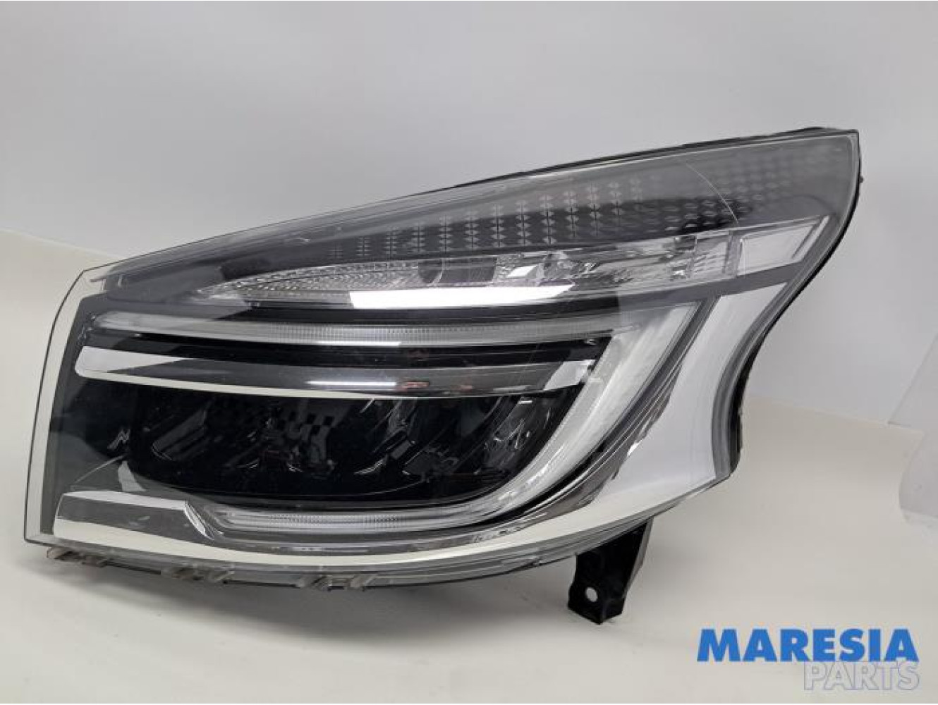 Renault - Trafic - Koplamp links