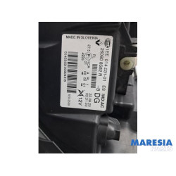 Renault - Trafic - Koplamp links