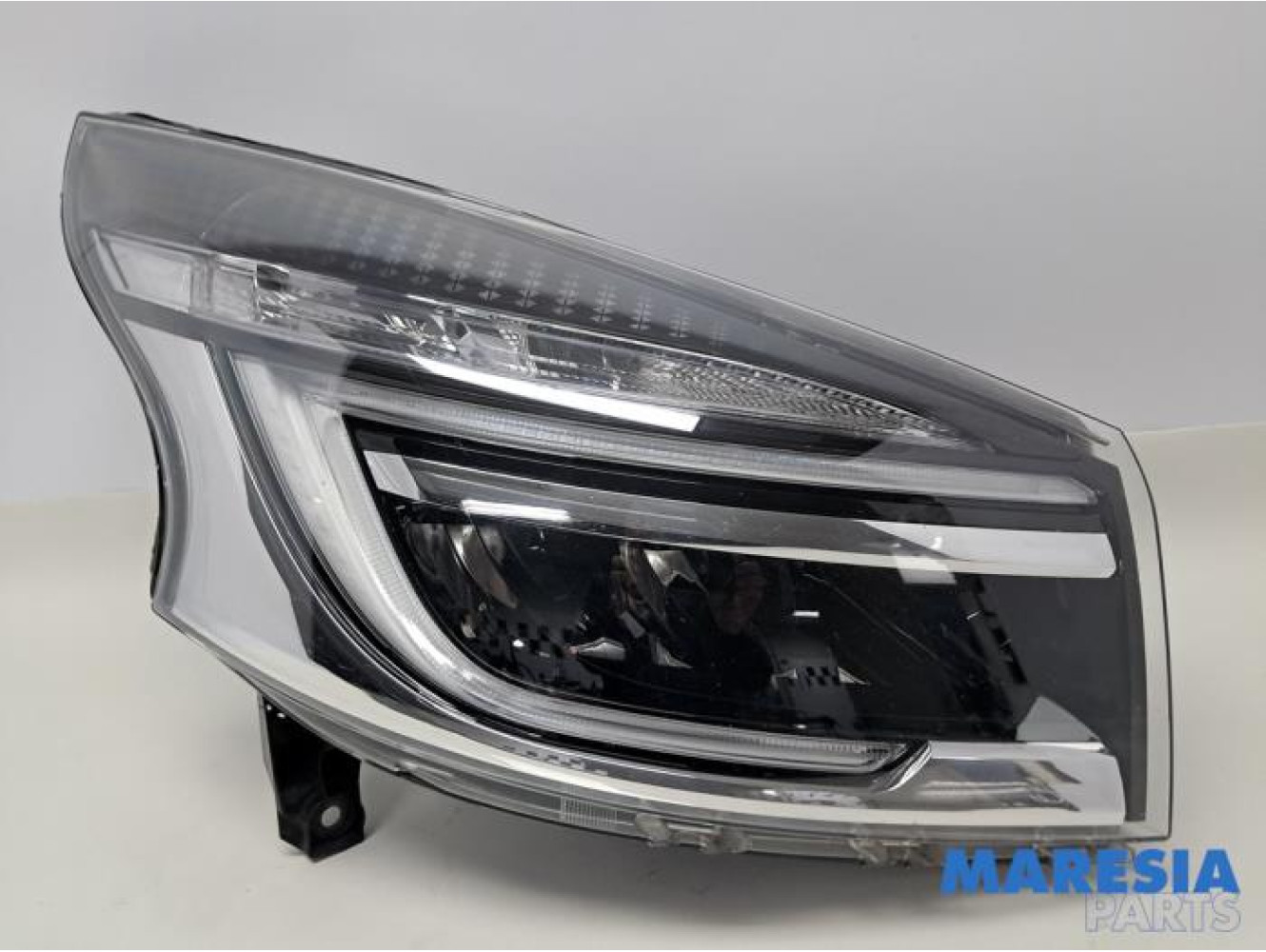 Renault - Trafic - Koplamp rechts