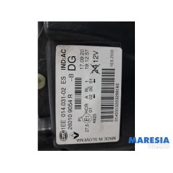 Renault - Trafic - Koplamp rechts