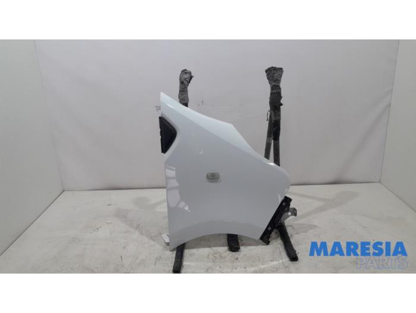 Renault - Trafic - Front wing, right