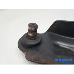 Renault - Clio - Draagarm onder rechts-voor