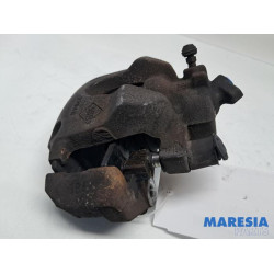 Renault - Clio - Bremszange rechts vorne