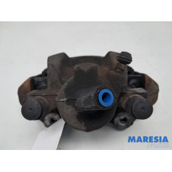 Renault - Clio - Bremszange rechts vorne