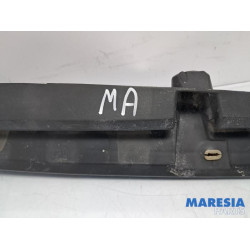 Renault - Kangoo - Stoßstangenstütze mitte hinten