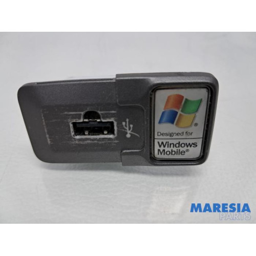 Fiat - 500 - AUX/USB aansluiting