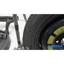 Peugeot - 207 - Krikset + reservewiel