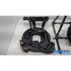 Peugeot - 207 - Krikset + reservewiel