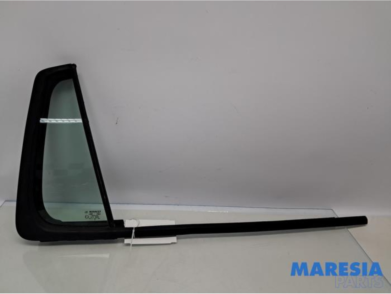 Renault - Clio - Vitre triangulaire arrière droite