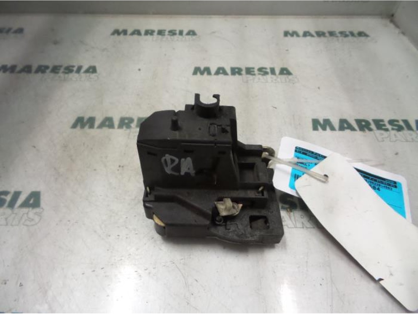 Renault - Megane - Rear door mechanism 4-door, right