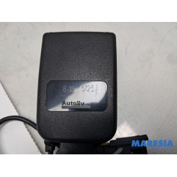 Peugeot - 207 - Insertion ceinture de sécurité arrière gauche