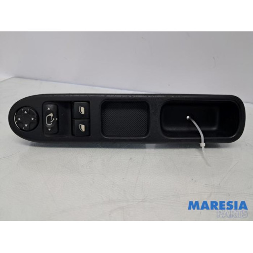 Peugeot - 207 - Multi-functional window switch