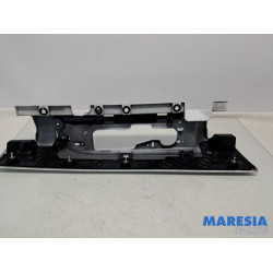 Renault - Trafic - Rücklichtrahmen rechts