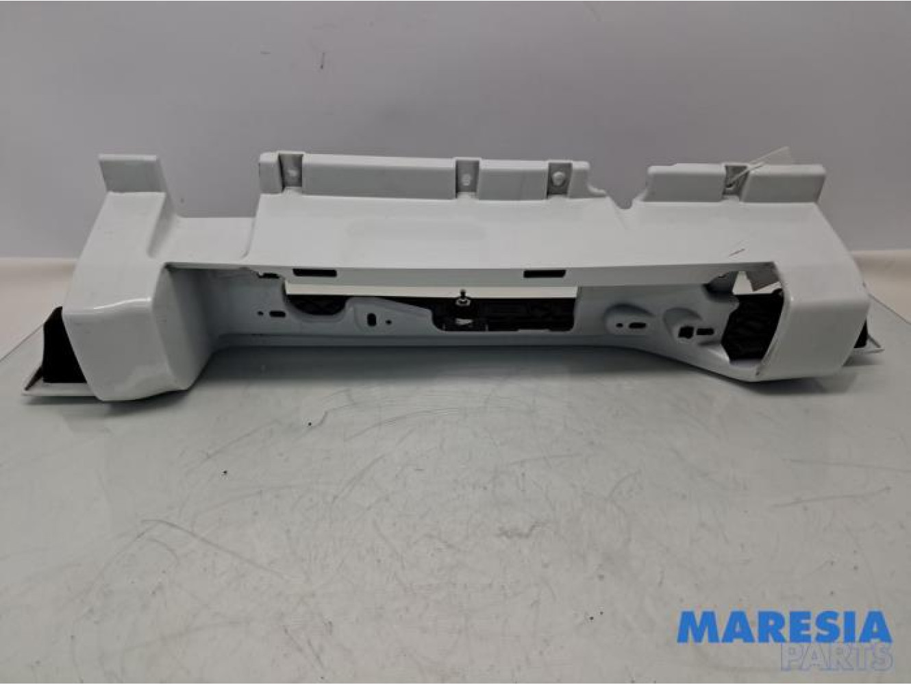 Renault - Trafic - Rücklichtrahmen rechts