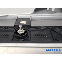 Renault - Trafic - Rücklichtrahmen rechts