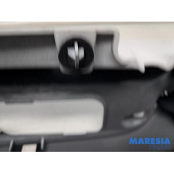 Renault - Trafic - Bord feu arrière gauche