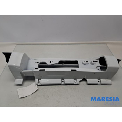 Renault - Trafic - Bord feu arrière gauche