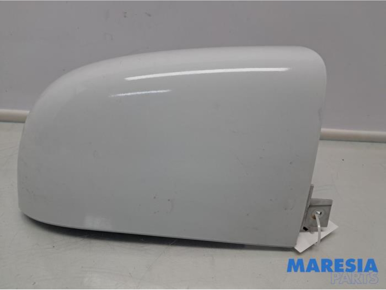 Renault - Trafic - C-style sealing cover left