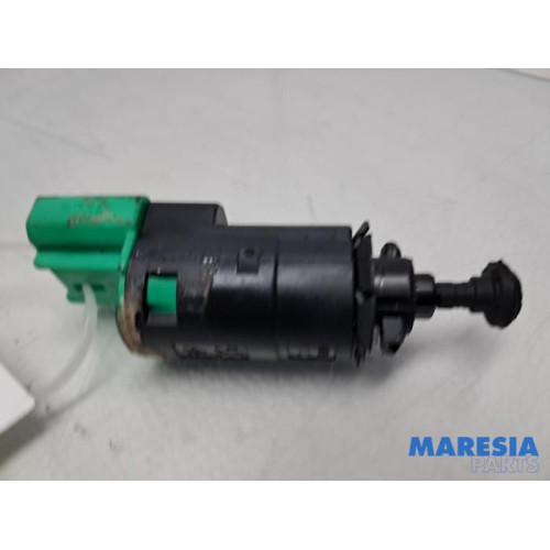 Peugeot - 207 - Brake light switch