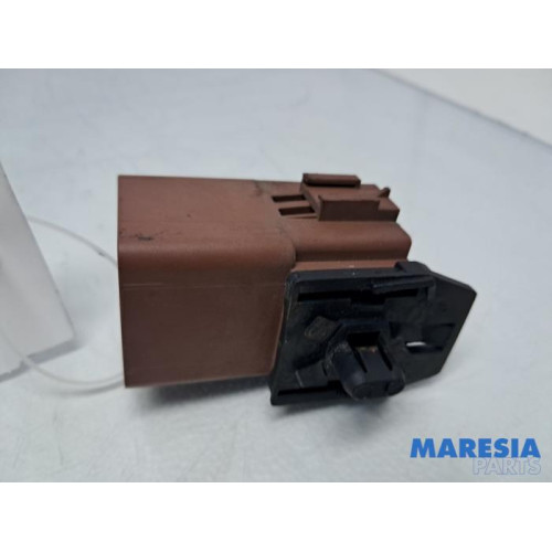 Peugeot - 207 - Relais