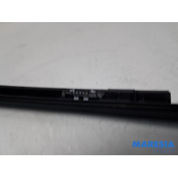 Renault - Trafic - Voorruitlijst