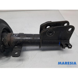 Renault - Trafic - Stoßdämpferstrebe rechts vorne