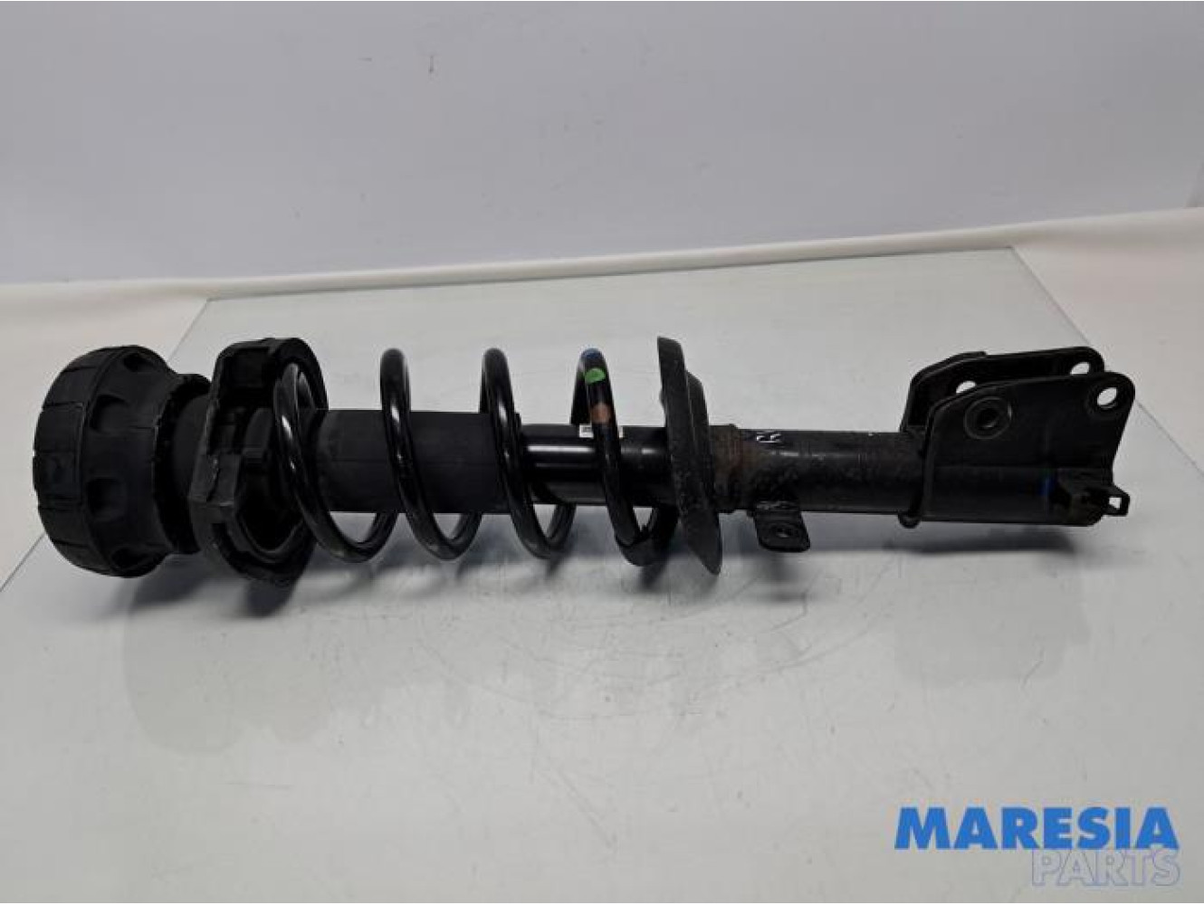 Renault - Trafic - Stoßdämpferstrebe rechts vorne