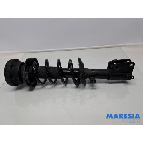 Renault - Trafic - Stoßdämpferstrebe rechts vorne