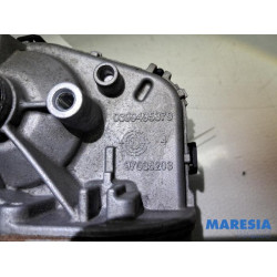 Renault - Trafic - Scheibenwischermotor vorne