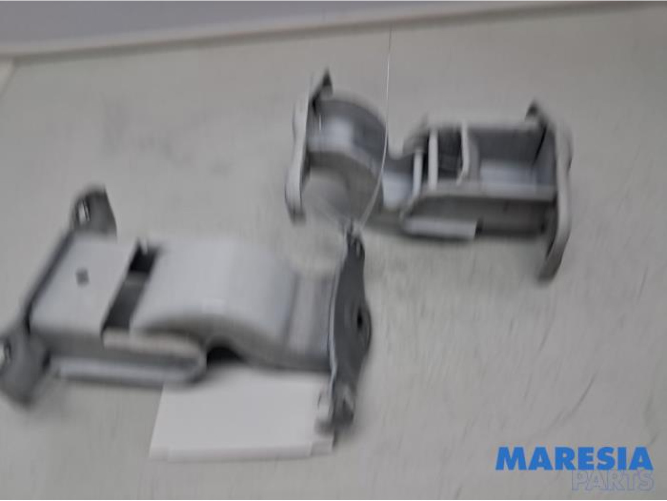 Renault - Trafic - Scharnier deur links-achter