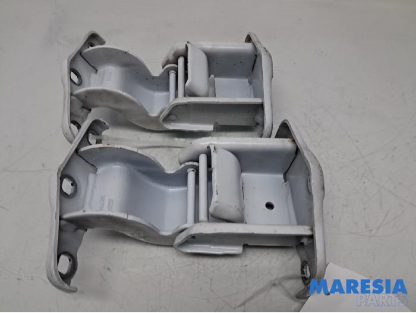 Renault - Trafic - Scharnier deur rechts-achter