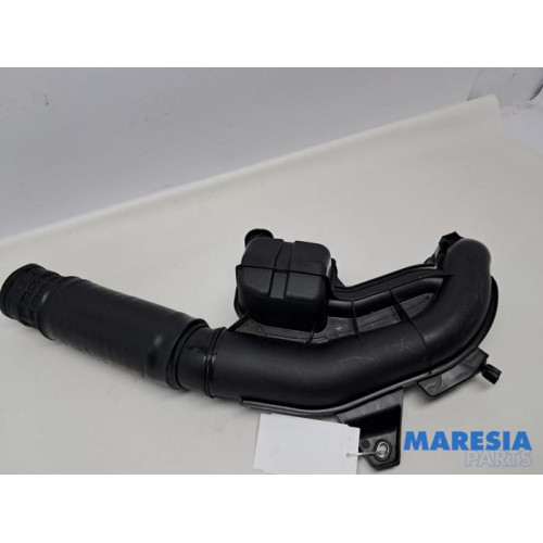 Renault - Trafic - Aanzuigslang Lucht