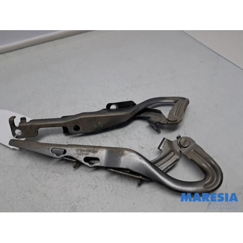 Peugeot - 207 - Motorhaube Scharnier