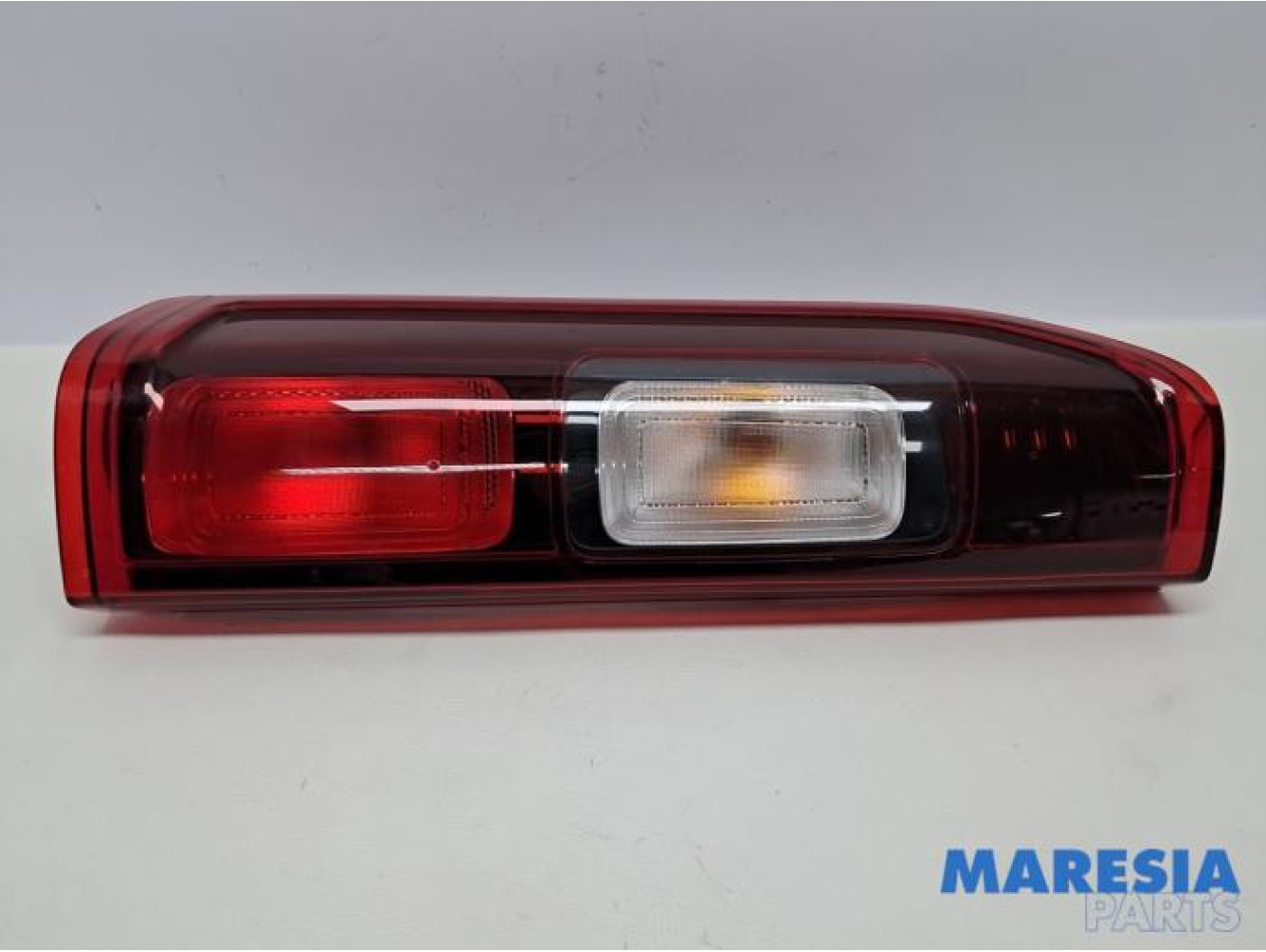 Renault - Trafic - Feu arrière gauche