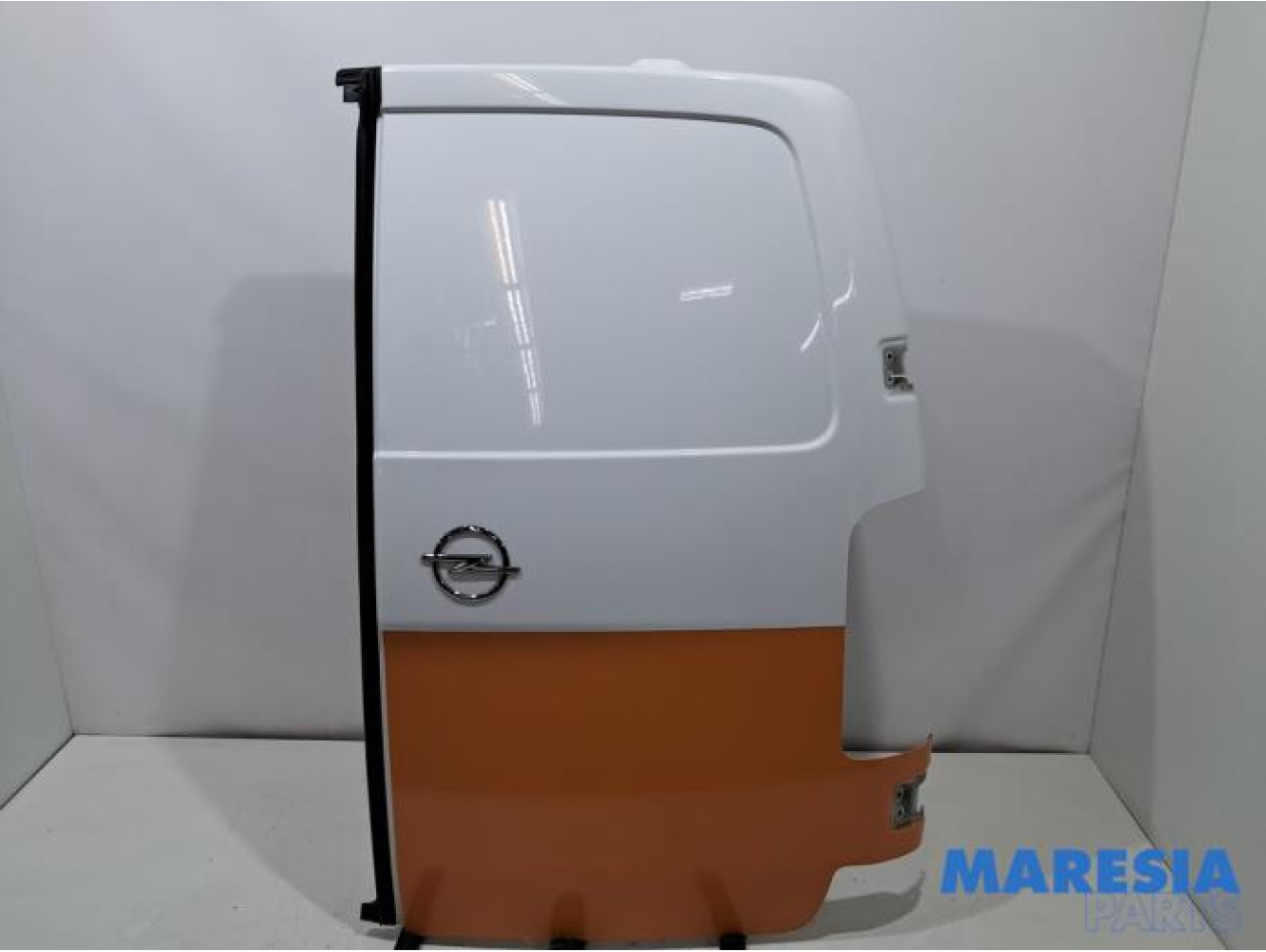Opel - Vivaro - Minibus/van rear door